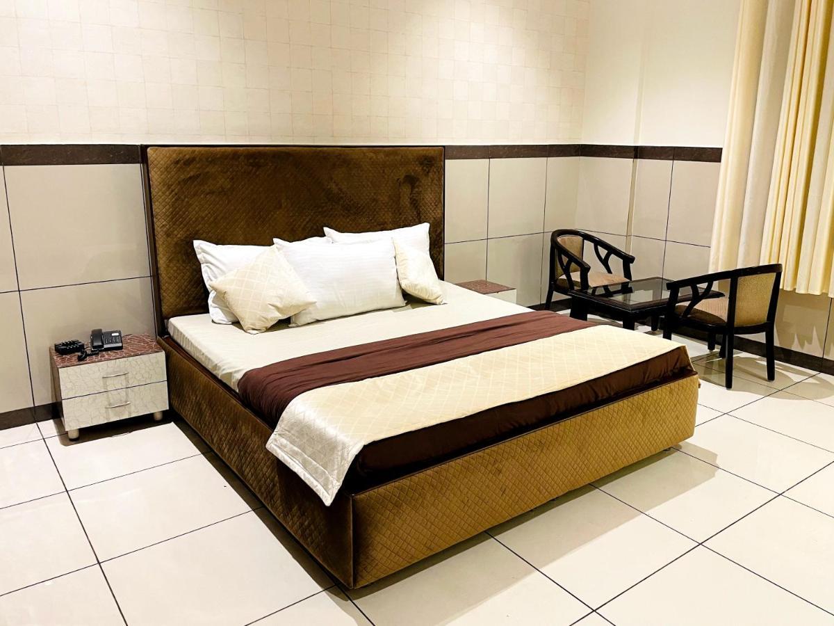 Hotel Primrose Regency Sonipat Exterior foto
