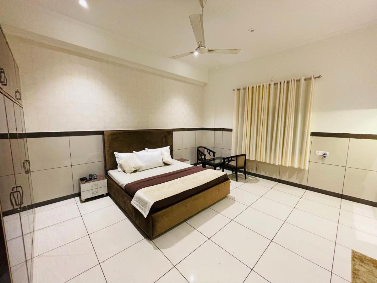 Hotel Primrose Regency Sonipat Exterior foto