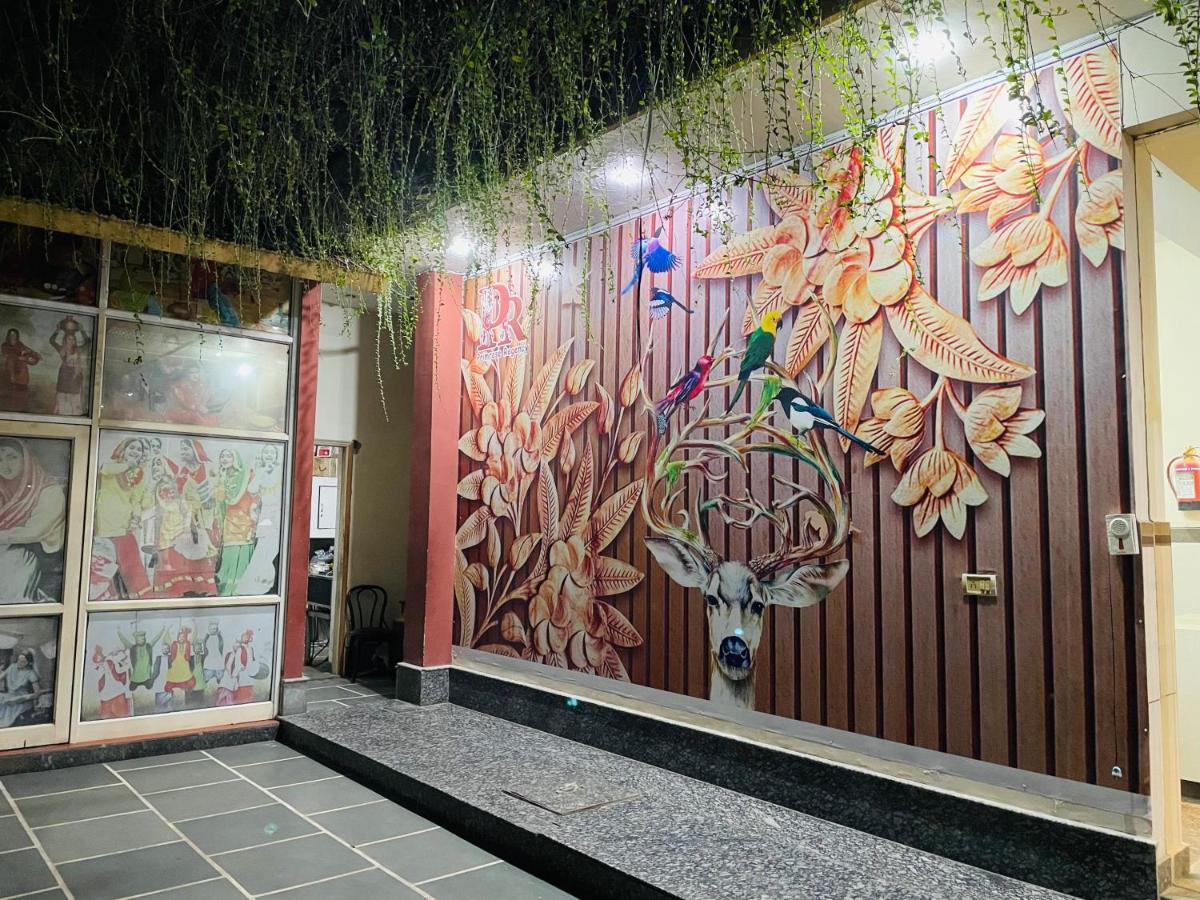 Hotel Primrose Regency Sonipat Exterior foto