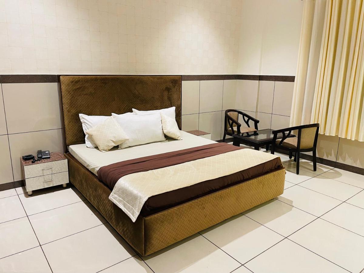 Hotel Primrose Regency Sonipat Exterior foto